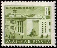 (1952-040) Марка Венгрия "Школа в Шталинвароше"    Здания построенные за  Пятилетку  (Стандартный вы